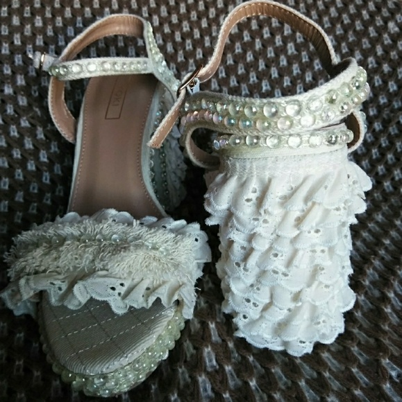 Ladies Shoes - Picture 2 of 6